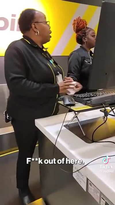 Spirit Airlines employees go at it 