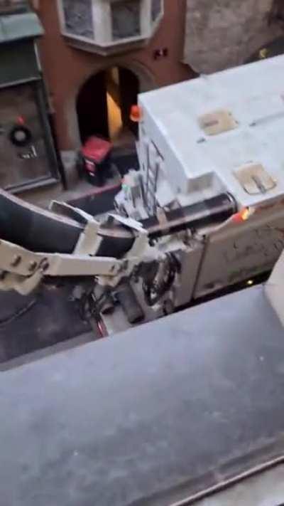 Having two shoes is overrated.