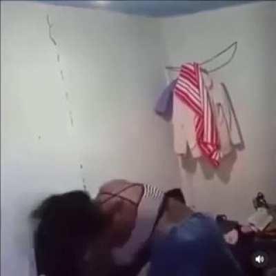 POS Girlfriend assaults Boyfriend after checking his phone