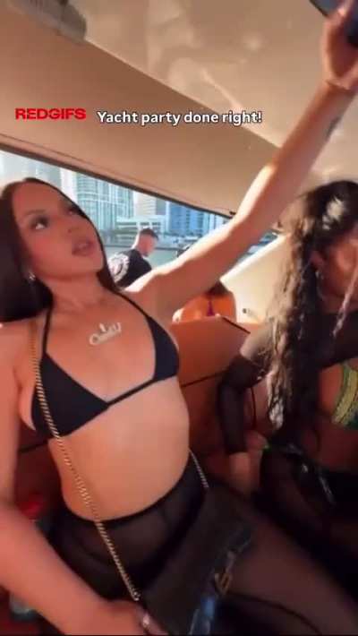 @Mexicuban1 shaking her 🍑 on a boat