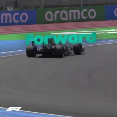 The loose thing around his feet has returned and is now „shooting forwards“ 😩🥵