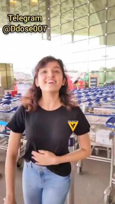 Am i the Only one who can see something unusual here