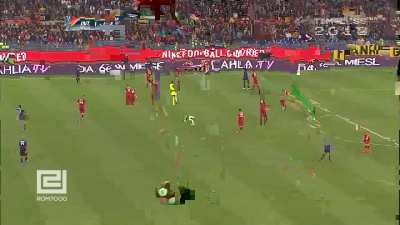 Totti kick's Balotelli - Italian Cup 09/10