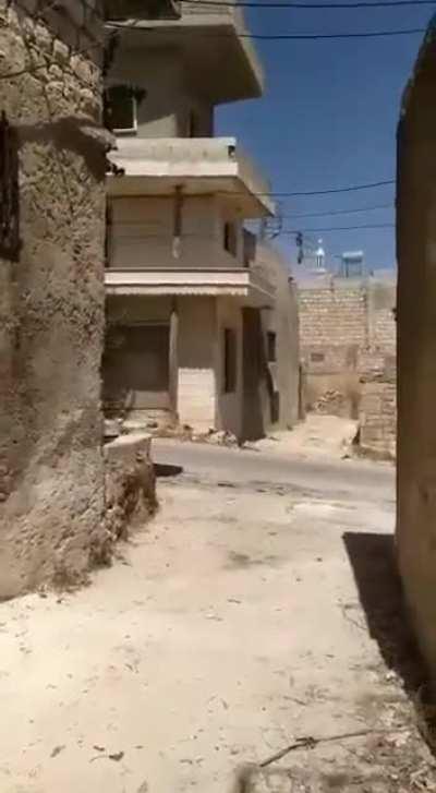 Video taken today shows the moment Syrian regime forces(SAA) with heavy artillery targeted residential neighborhoods in the town of #Albara in Jabal Al-Zawiya south of #Idlib. 7-30-2020