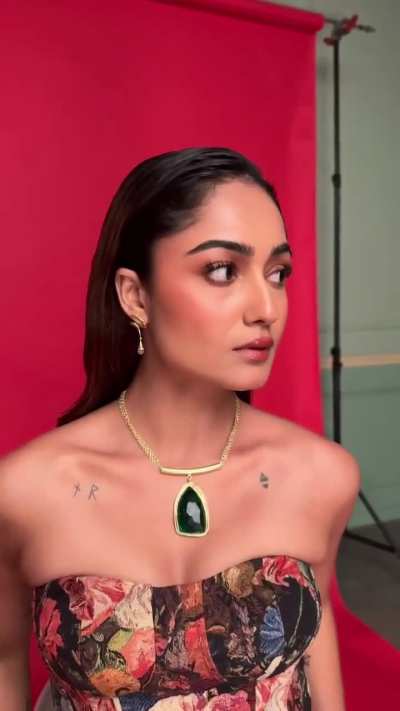 Elegant Tridha
