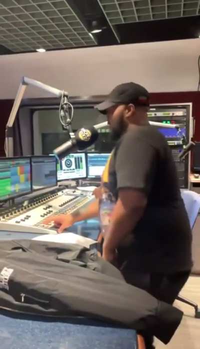 Ok, maybe not the Morning Show but definitely the 5 O’Clock Rush Hour 😂😂😂