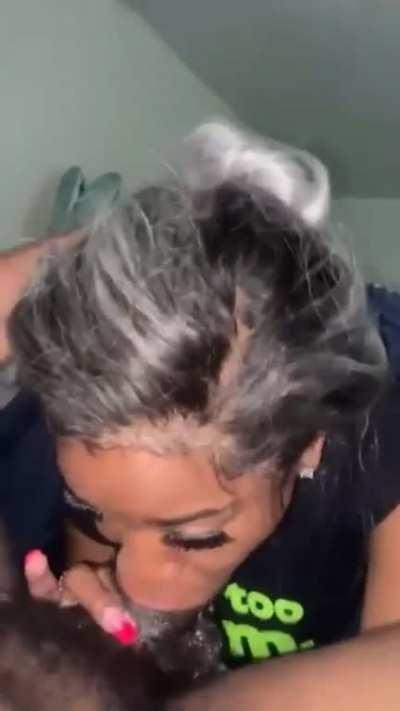 She going crazyyy on that dickk 🔥🤭