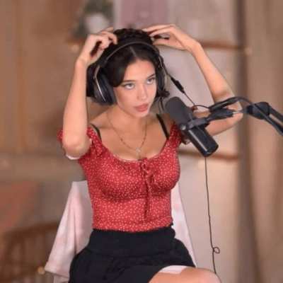 Lydia And Her Shower Hairstyle. I’m gettin Swedish and Dutch Vibes…