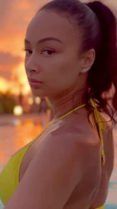 Tyrod where are u@ someone gonna hit Dat booty.