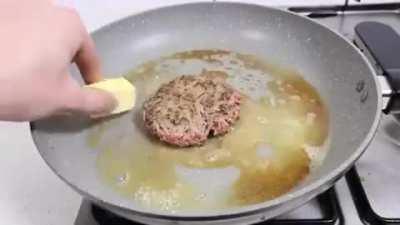 how to make a McDonald's cheeseburger (how to basic)