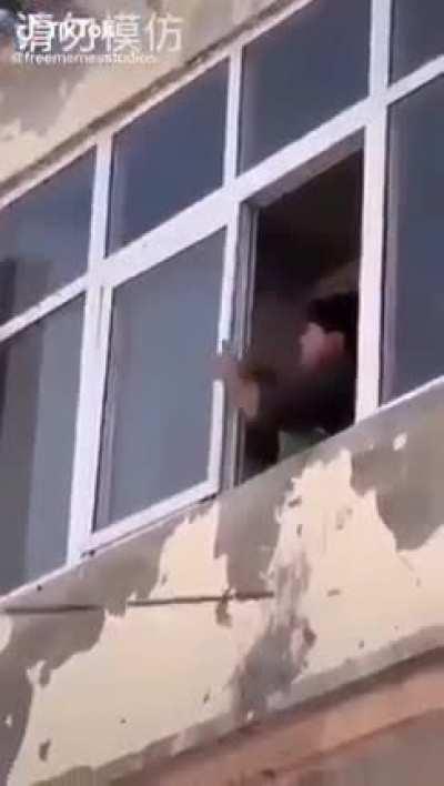 Let me remove this beehive... OH SHI