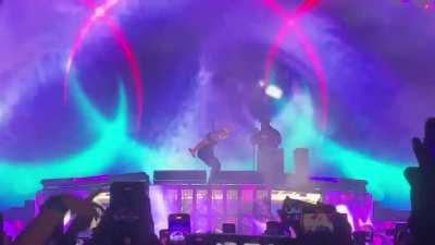 Joji hitting the griddy in Seattle tonight