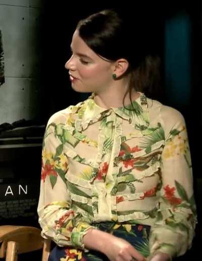 Anya Taylor-Joy has some seriously jiggly tits