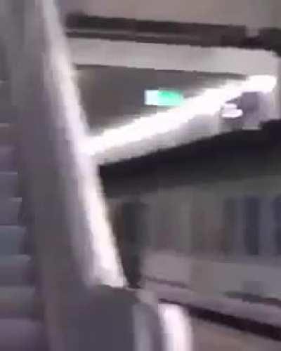 How da hell he be doin dat