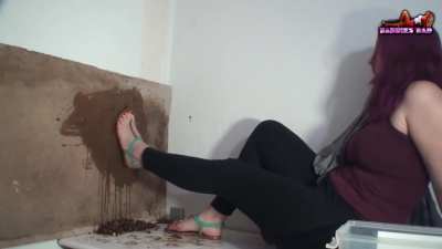 Stepping on the wall and showing the soles 😍