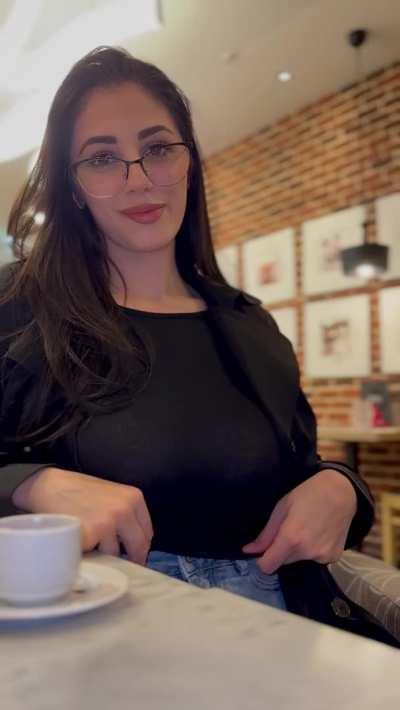 You like good girls or bad girls ? 