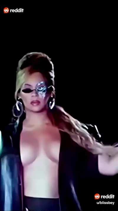 Beyonce boobs