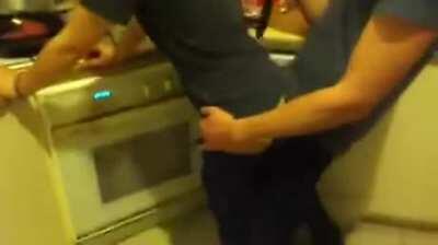 [/r/NSFW_5seconds] When you're horny but dinner isn't ready yet