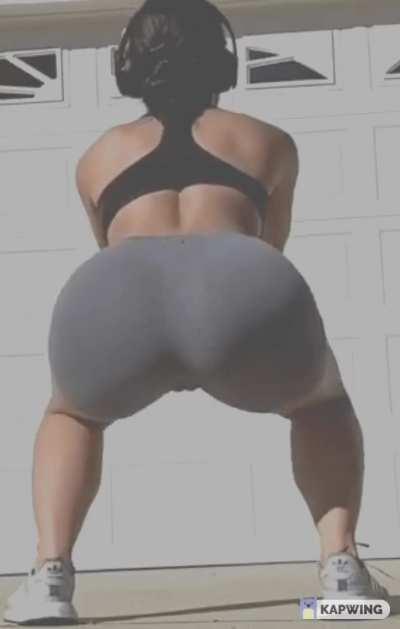 her ass squatting