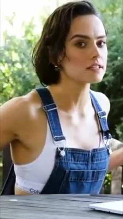 Daisy Ridley : Scrawl