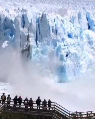Breathtaking spectacle of a glacier crash😍 Perito Moreno, Argentina