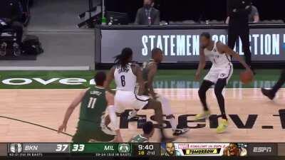 [Highlight] Giannis with a CRAZY block on DeAndre Jordan