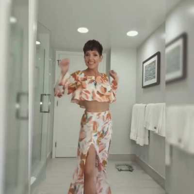 She looks so cute! Love this outfit and her abs.