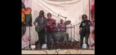 Lead singer slaps guitarist for making mistakes