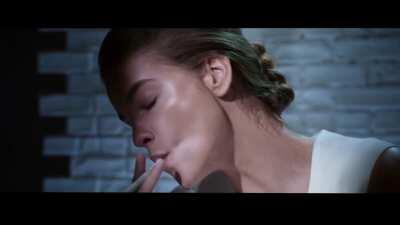 Barbara Palvin Temel İçgüdü ( İlk başta inanmadım orjinal beyler doluşun )