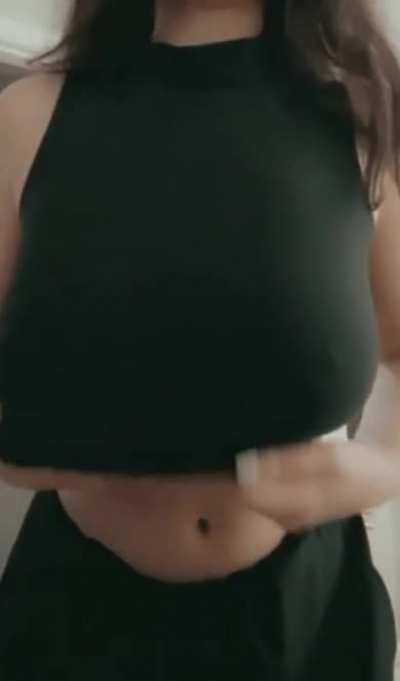 People are always really surprised to see how big my natural DDD’s look on my 5’1 105 pound body😋