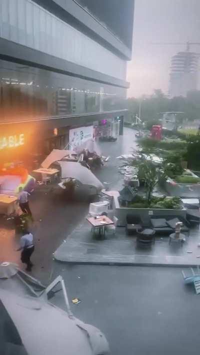 Monday madness....Pinche lluvia..