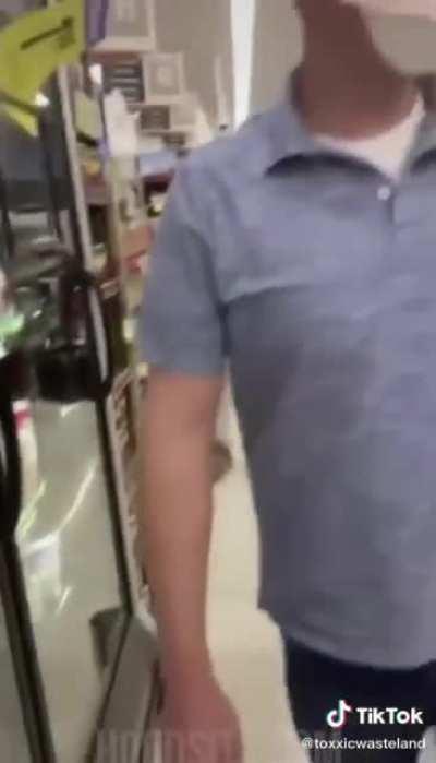 Why can't America just be normal and wear a normal mask?