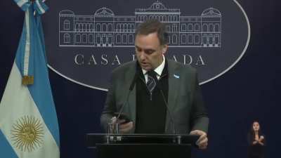 Adorni sobre las noticia falsa anunciada en radio Rivadavia.