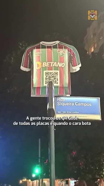 Torcedores rivais trocam o QR Code das camisas do Fluminense espalhadas pelo Rio de Janeiro em ação promocional para a final da Libertadores