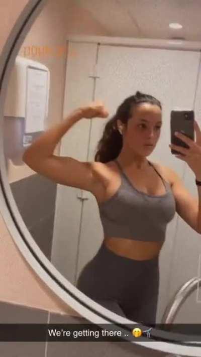 dounja looking buff 🥵