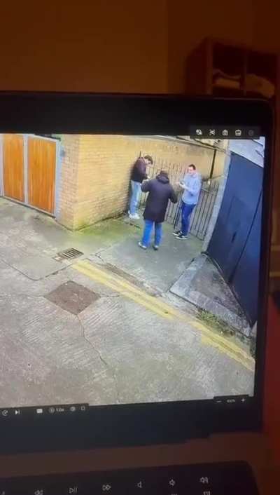 Two Americans visiting Ireland for paddy's day tried to run without paying after a horse & carriage ride in Dublin