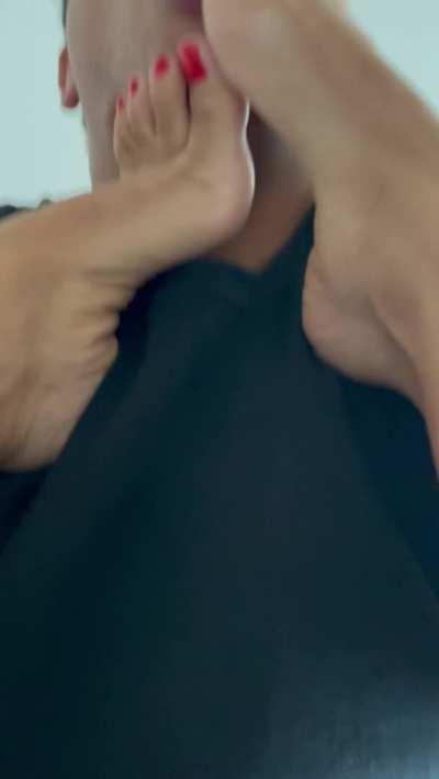 Feeding me her delicious feet while I stuff her pussy