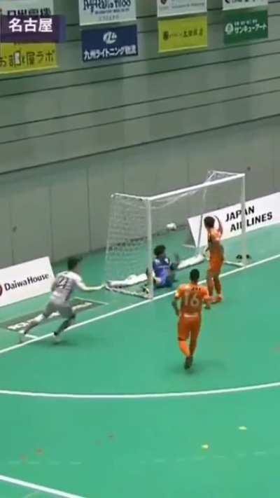 G̶o̶a̶l̶k̶e̶e̶p̶e̶r̶ Striker 😳🔥 IG: raphatabuchi21, nagoyaoceans, 7futsal