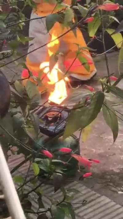 4 bomberos vs garrafa de 3kg