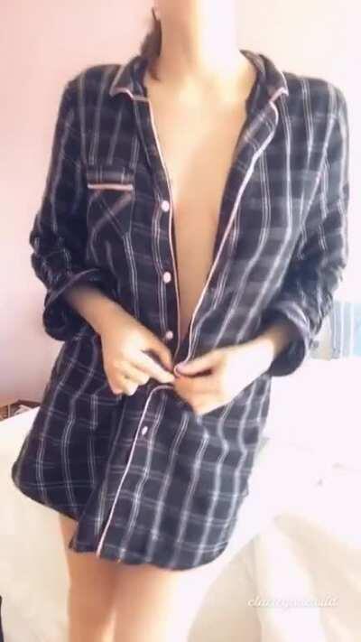 Let me reveal my tits for you all... ooh and the rest of my body as well! 😏😜 (OC)