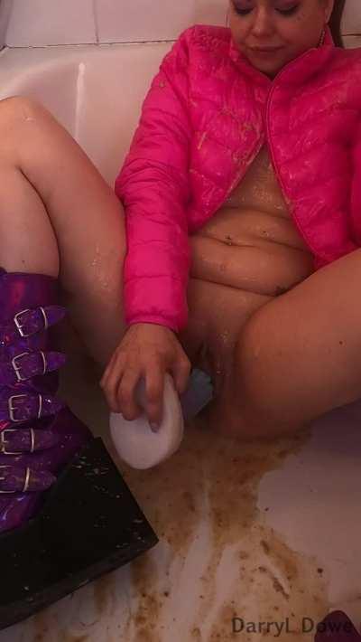 Making pukey messes in my big ass boots 👢💜💕