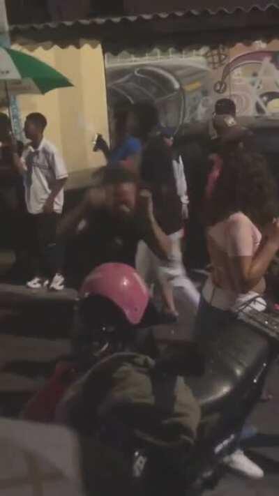 so faltou bater na mina