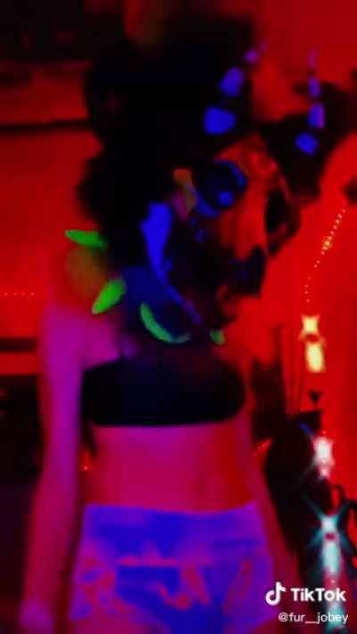 Something for all the furry lurkers 😘