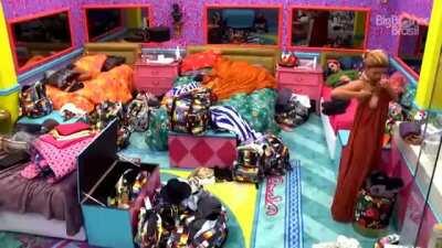 Kerline pagando peitinho (BBB)