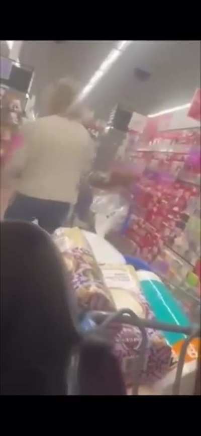 Walmart worker offers boxes to Hispanic woman: 