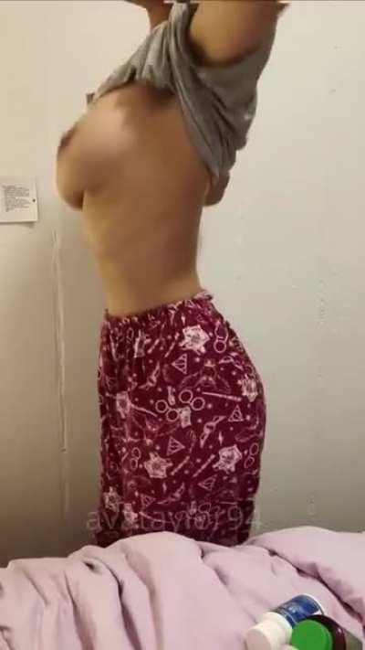 Can you tell me how to get, how to get someone to grab my titties? (OC) (This was the best caption I could come up with, sorry 🤷🏽‍♀️)