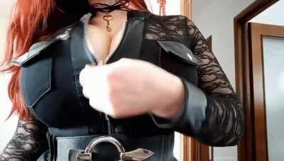 Zipper Tease Vid [edit]