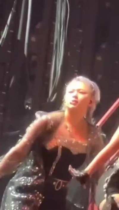 jeongyeon big melons 🍈🍈🤤