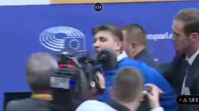 WTF Orbán beszédét megzavarták az EP- ben!!!