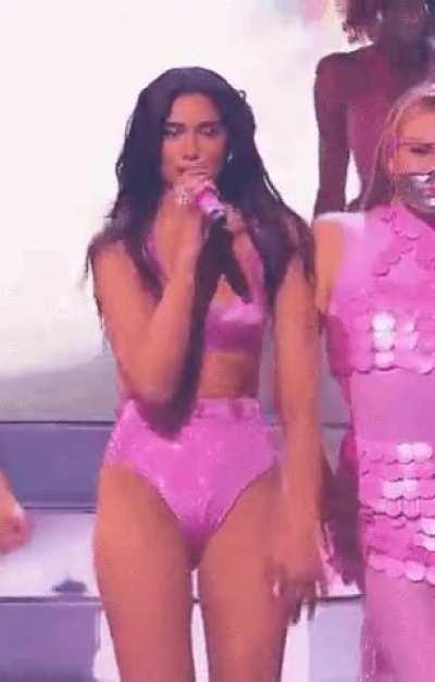 Dua dancing like a stripper at the Grammy's. So fucking sexy🤯🤯🤯